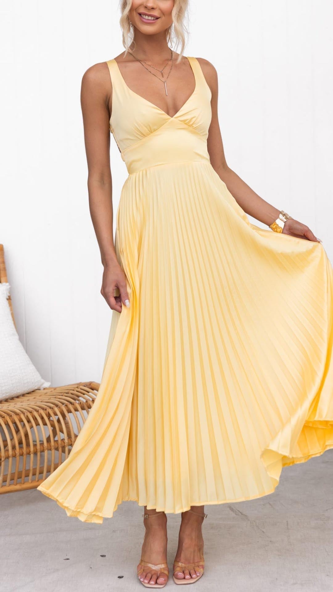 Eleanor - Pleated Maxi Dress with V-Neck