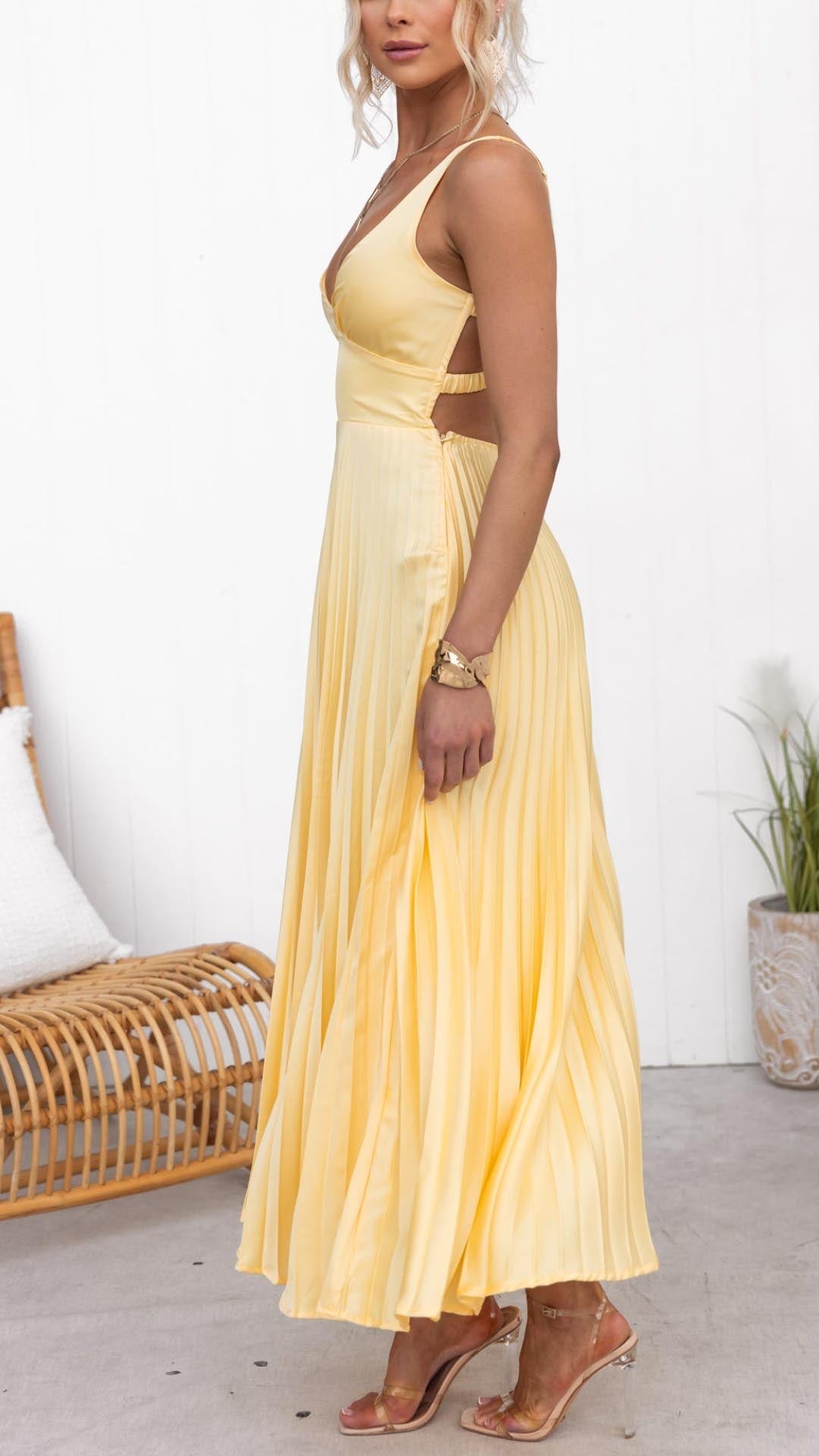 Eleanor - Pleated Maxi Dress with V-Neck